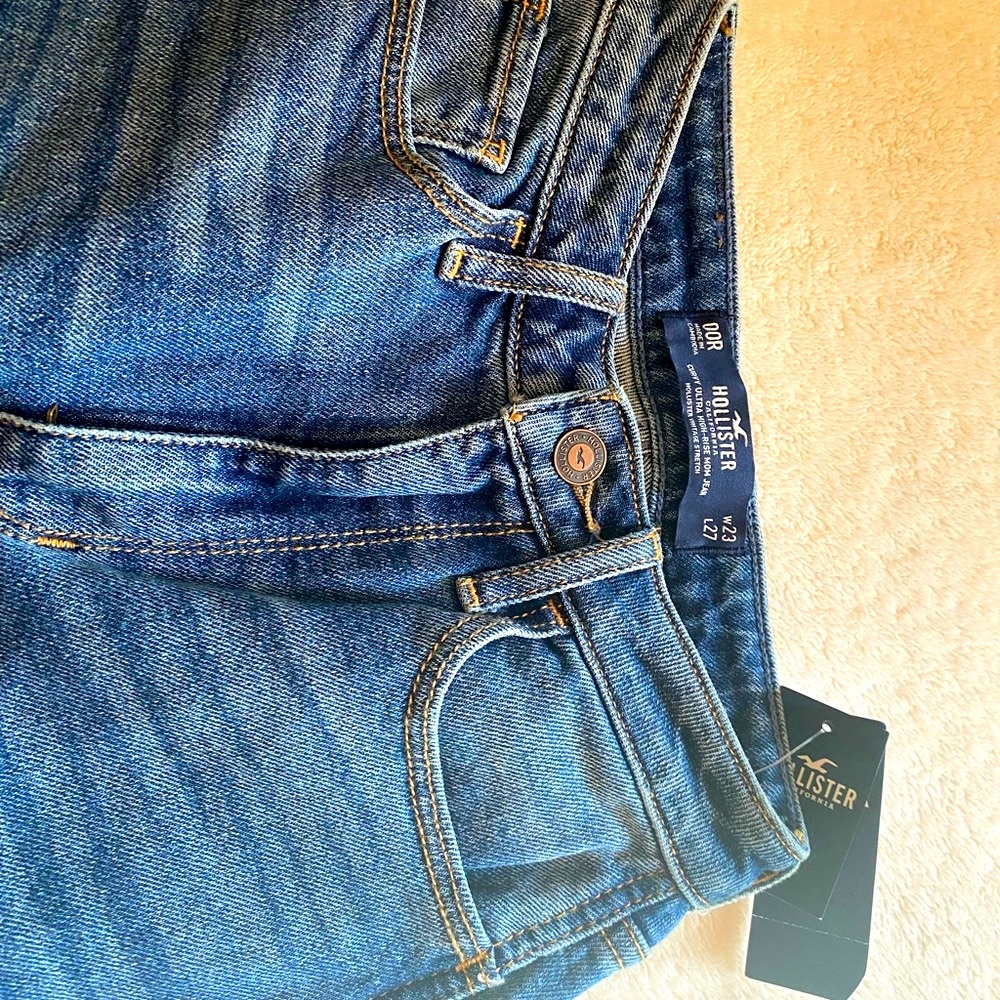 NWT Hollister Mom Jeans Ultra High Rise Curvy 00/23